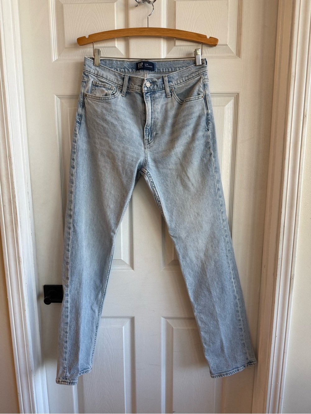 GAP Women’s Light Blue Slim Straight Jeans